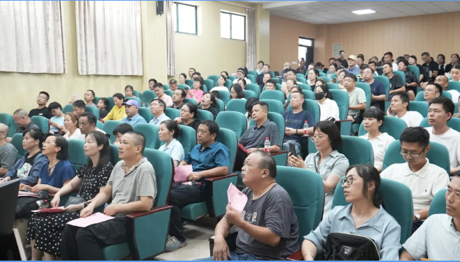  生命科学学院成功举办2024级新生家长会，携手家长共筑学生成长之路