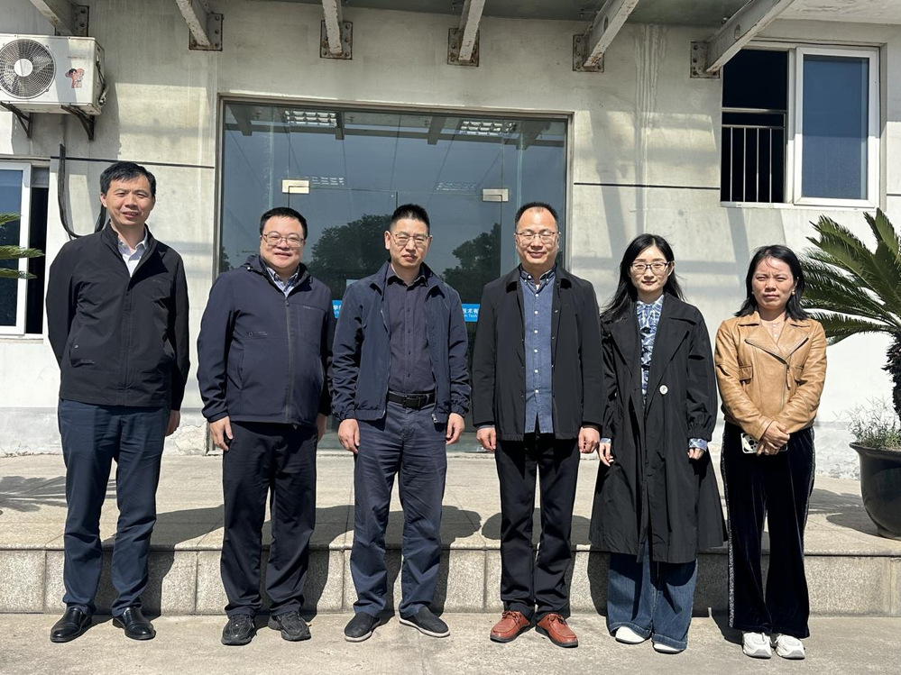 谢杭主任带队开展“访企拓岗”暨看望校友活动