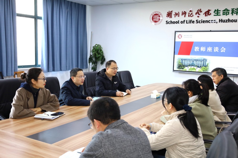 校领导深入我院走访学生寝室、开展教师座谈，传递暖心关怀